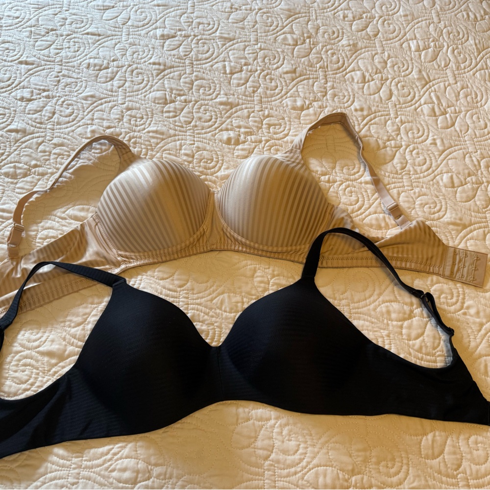 Hanes/Playtex  Black and Cream Bra Duo NWOT